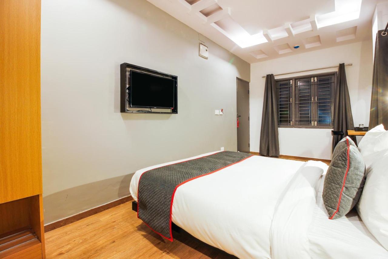 Super Townhouse Rcc Sunrise Hotel Hyderabad Exterior foto