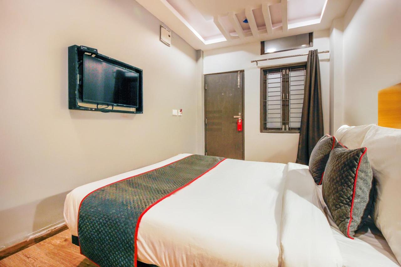 Super Townhouse Rcc Sunrise Hotel Hyderabad Exterior foto