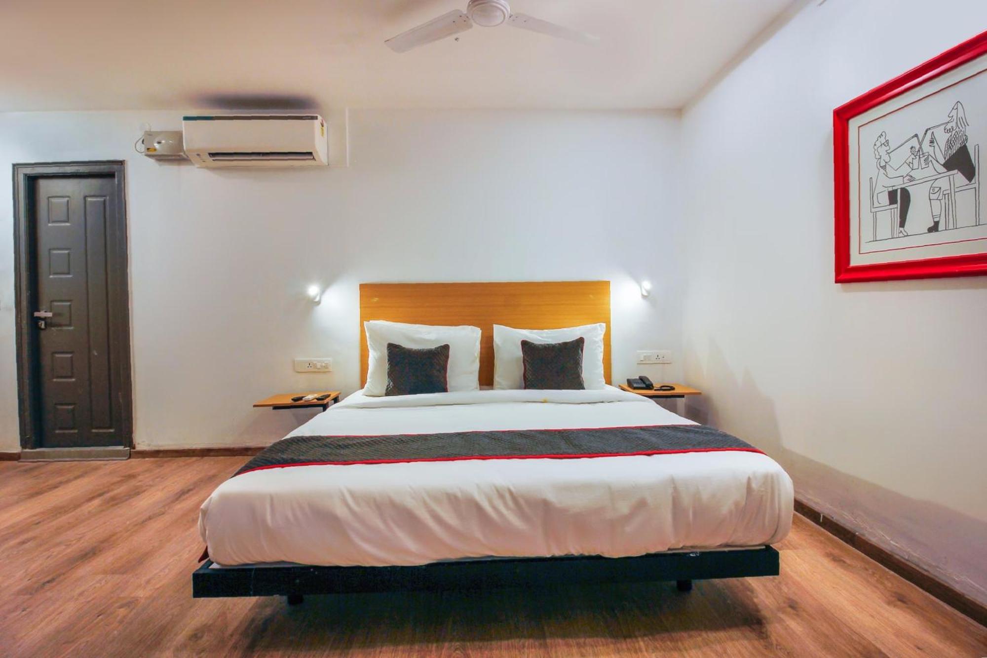 Super Townhouse Rcc Sunrise Hotel Hyderabad Exterior foto