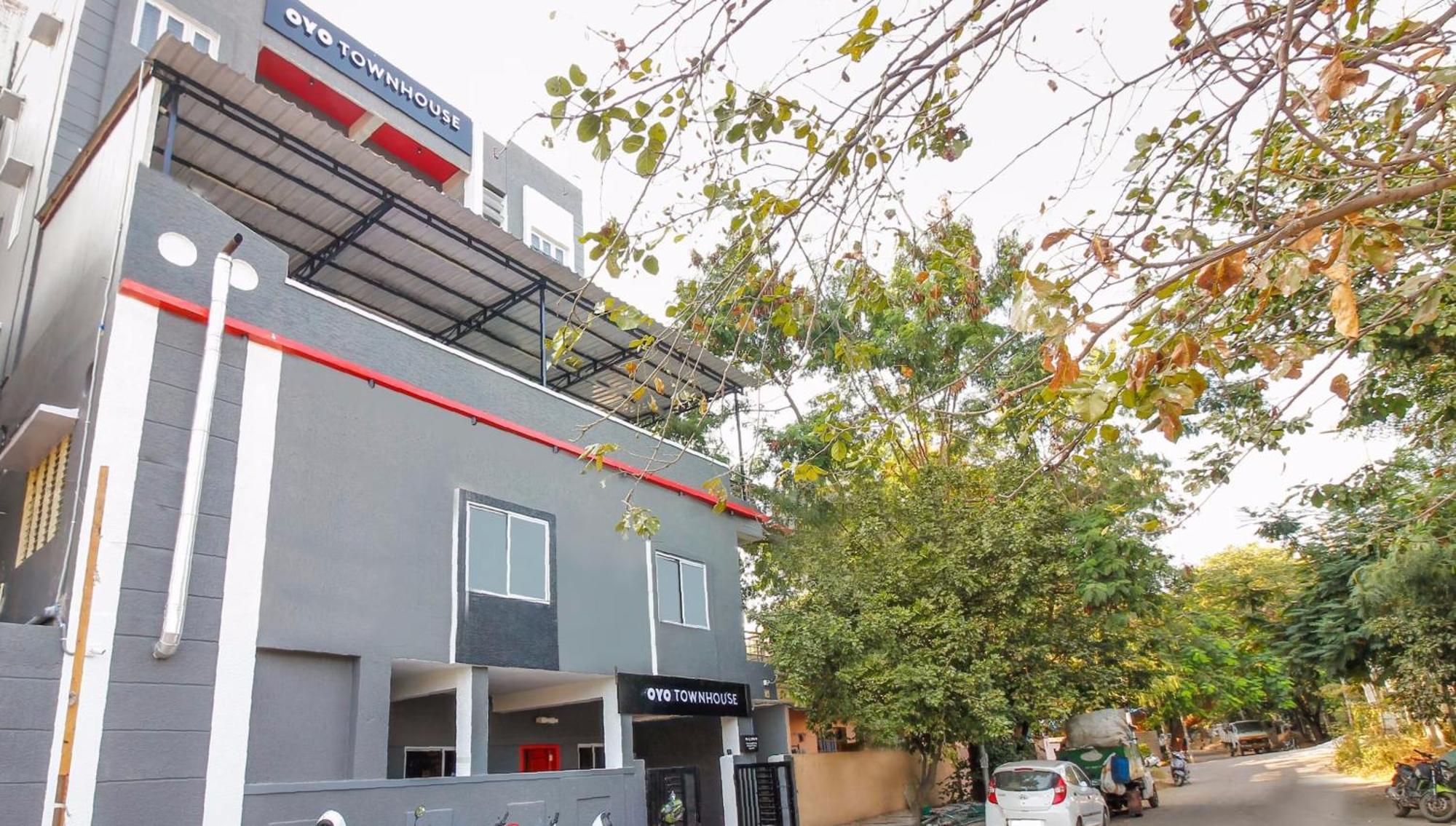 Super Townhouse Rcc Sunrise Hotel Hyderabad Exterior foto