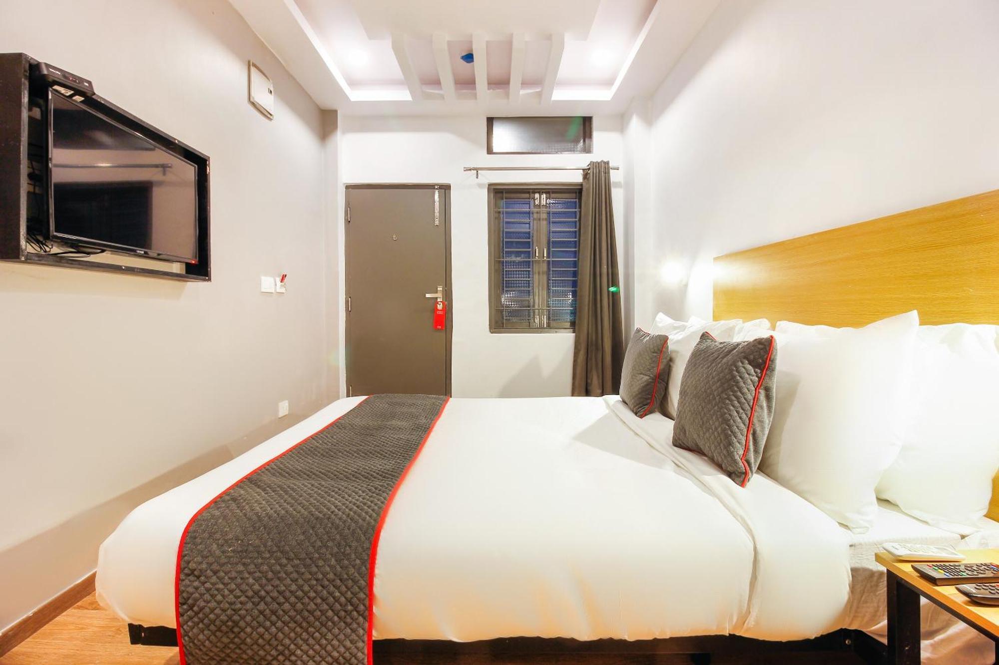 Super Townhouse Rcc Sunrise Hotel Hyderabad Exterior foto