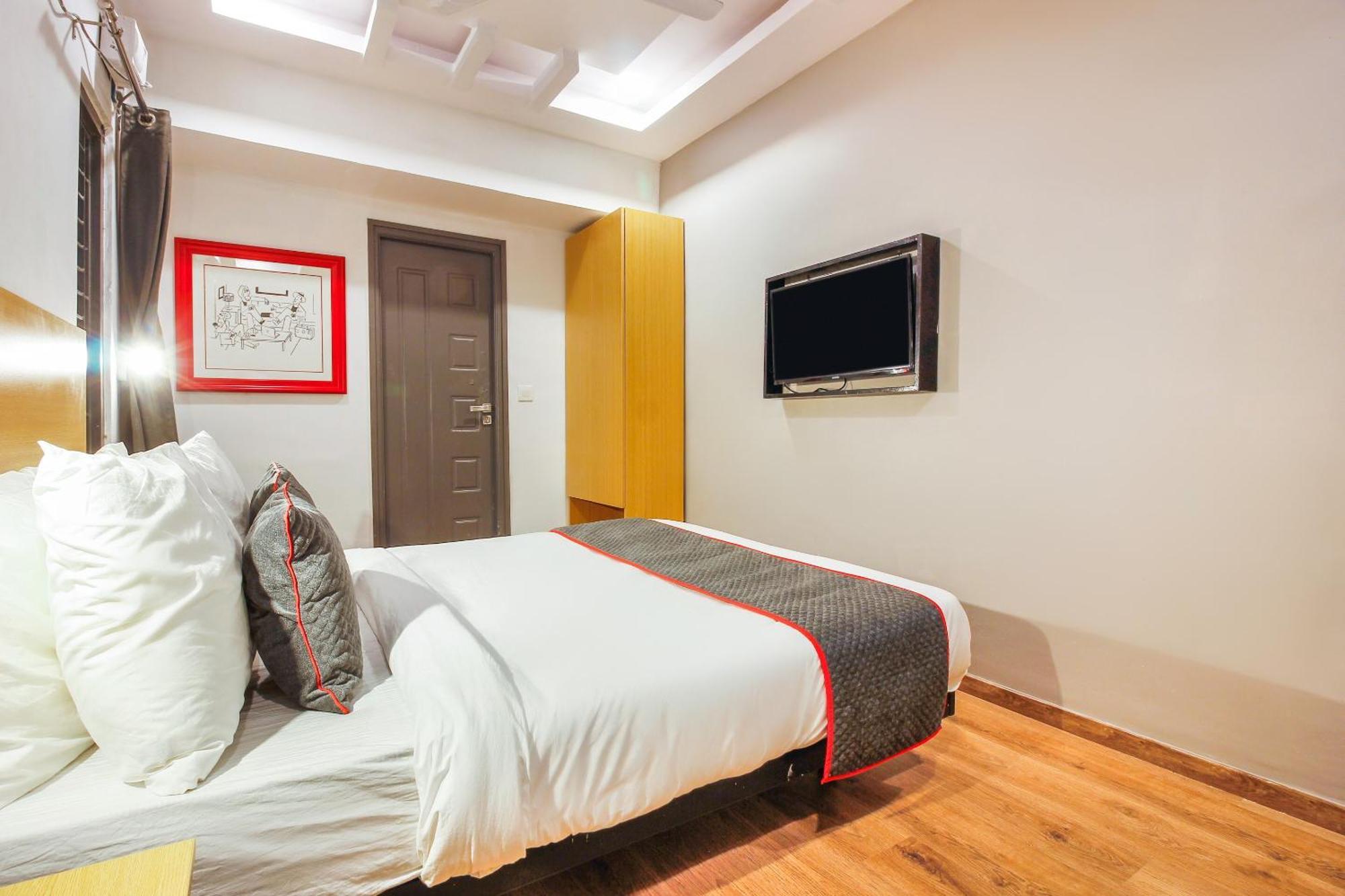 Super Townhouse Rcc Sunrise Hotel Hyderabad Exterior foto