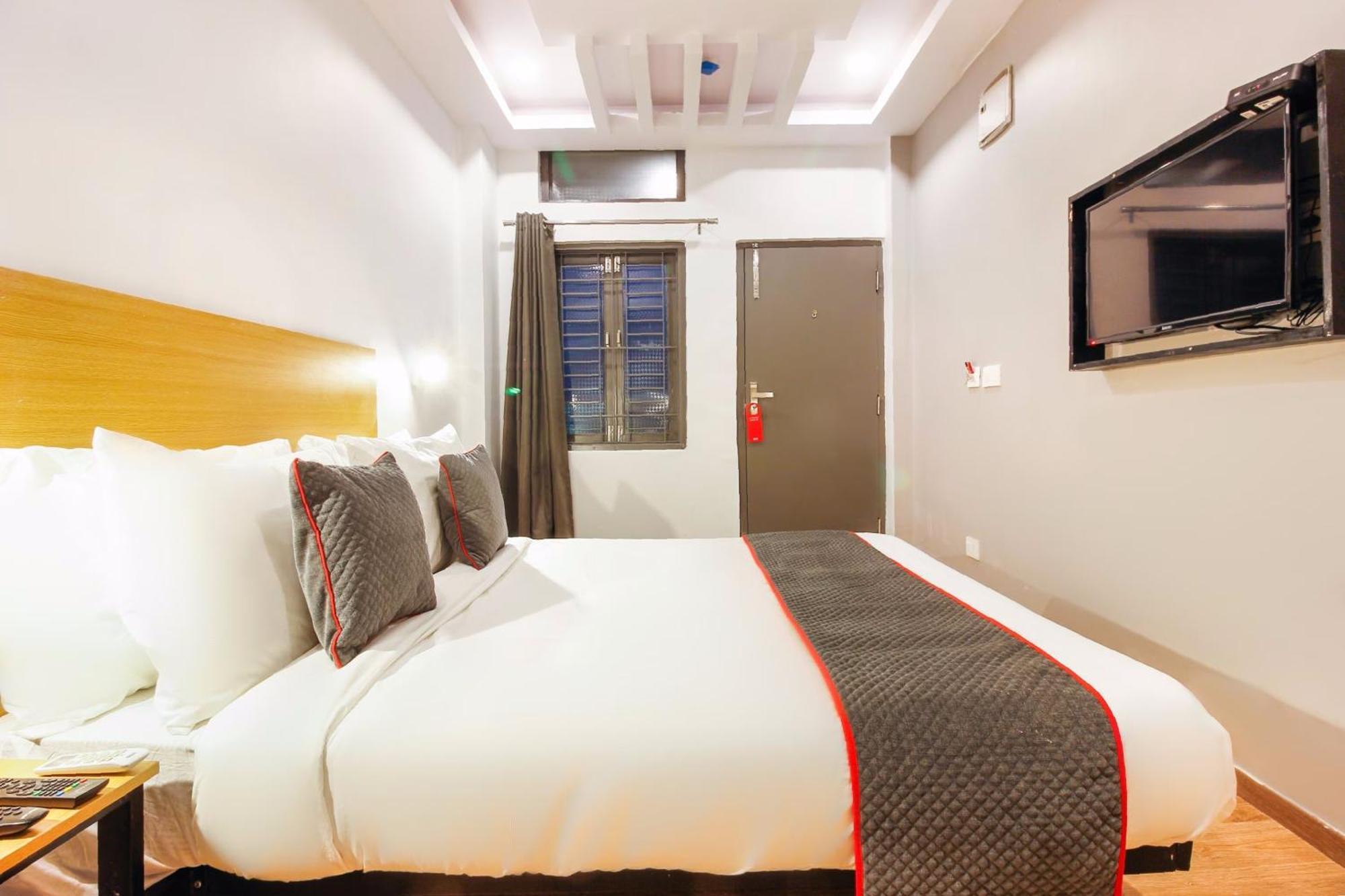 Super Townhouse Rcc Sunrise Hotel Hyderabad Exterior foto