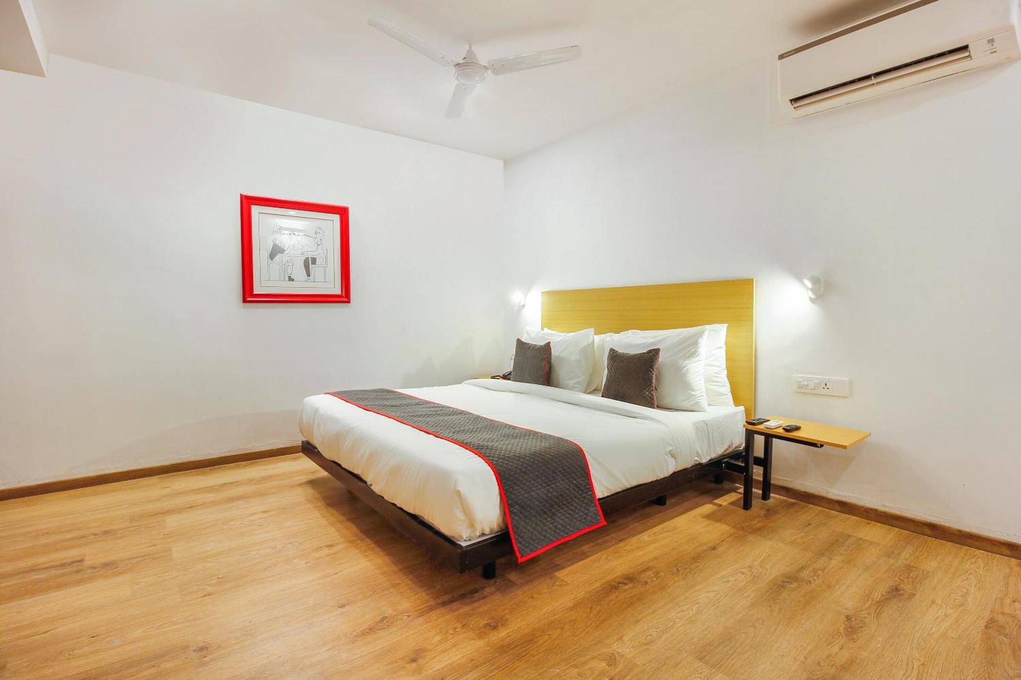 Super Townhouse Rcc Sunrise Hotel Hyderabad Exterior foto